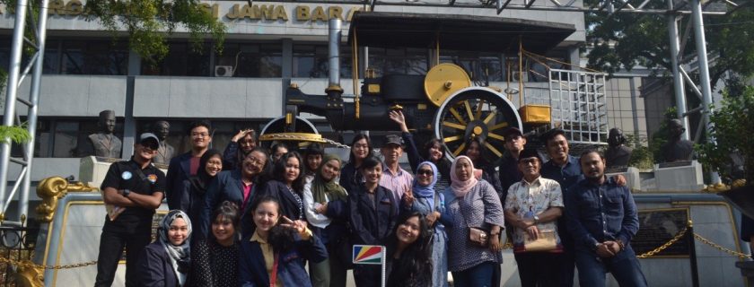 Praktek Tour Guide Widyatama Fantastic Cool Tour: Bandung-Purwakarta