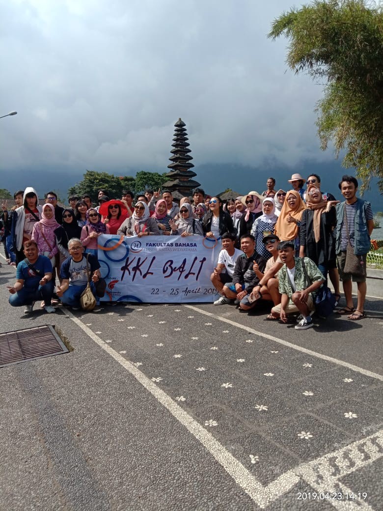 Kuliah Lapangan Mahasiswa Prodi Bahasa Inggris dan Bahasa Jepang ke