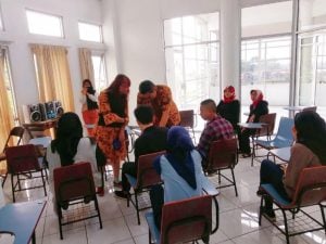 Pelaksanaan pelatihan (penyampaian materi) dan visit kampus Widyatama