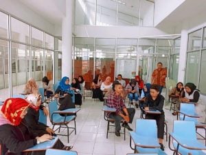 Pelaksanaan pelatihan (penyampaian materi) dan visit kampus Widyatama